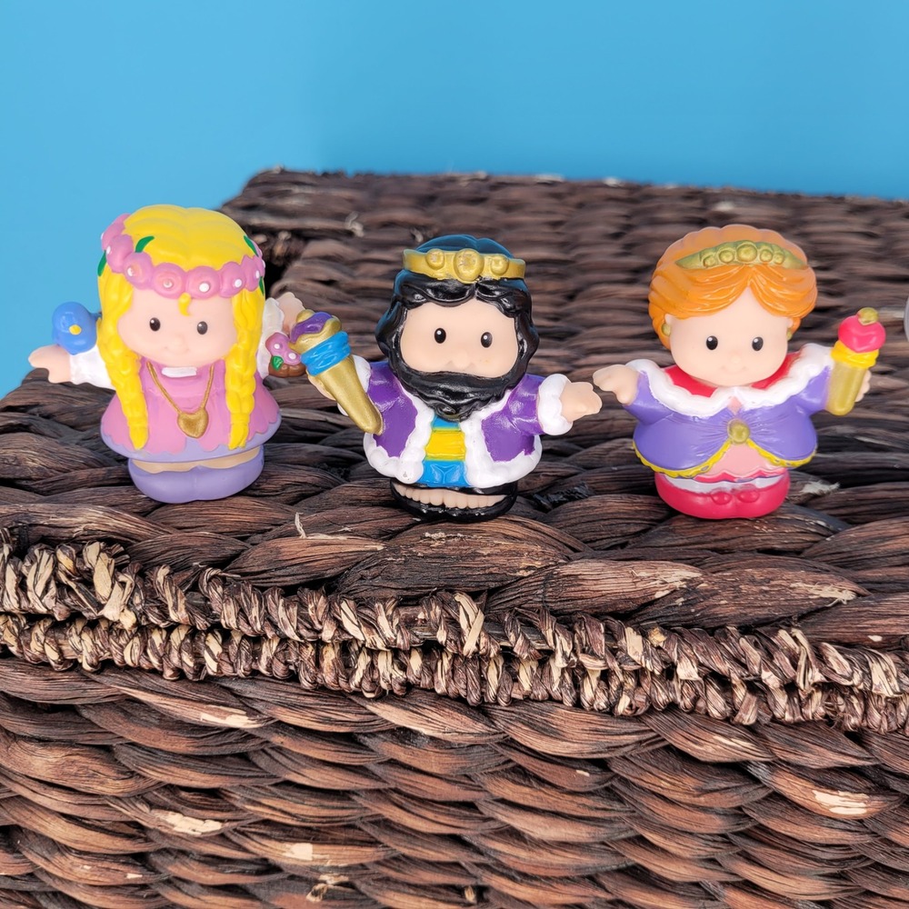 VintageFisher-Price Little People Royal Kingdom Toddler Playset Figure Furniture - Picture 2 of 8